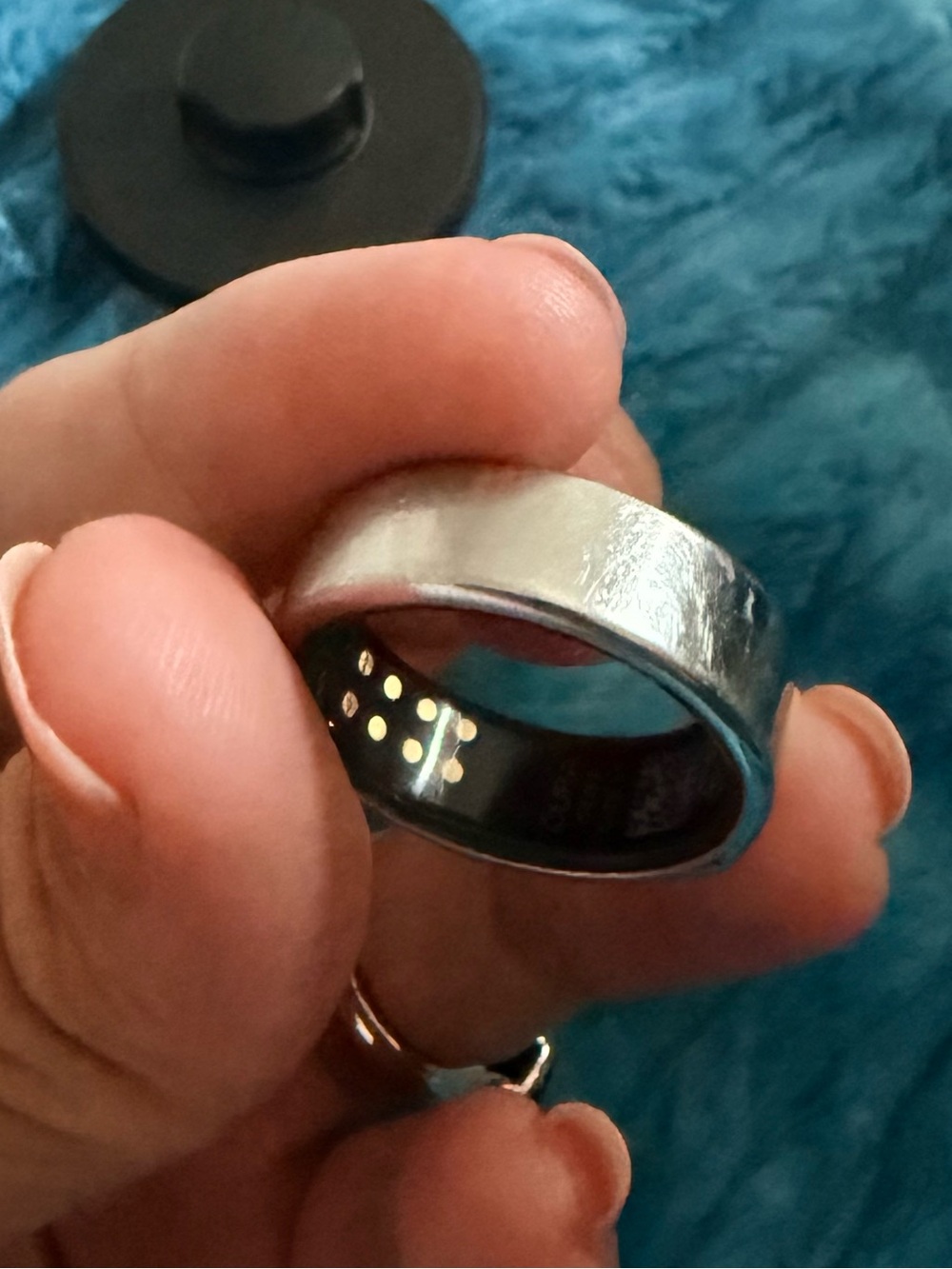 Size 11–Oura Silver Smart Ring - Picture 4 of 11